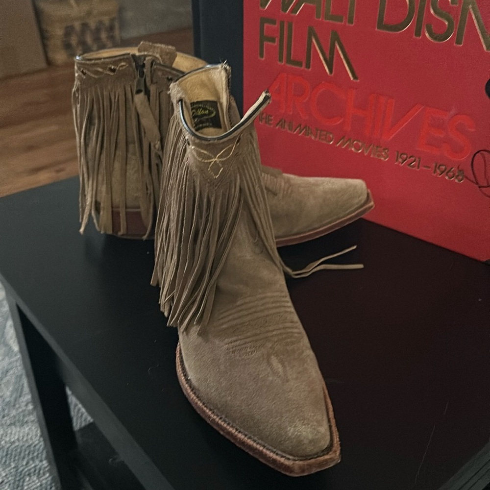 Very cute fringe ankle boots. Doesn’t every girl want a little bit of country.